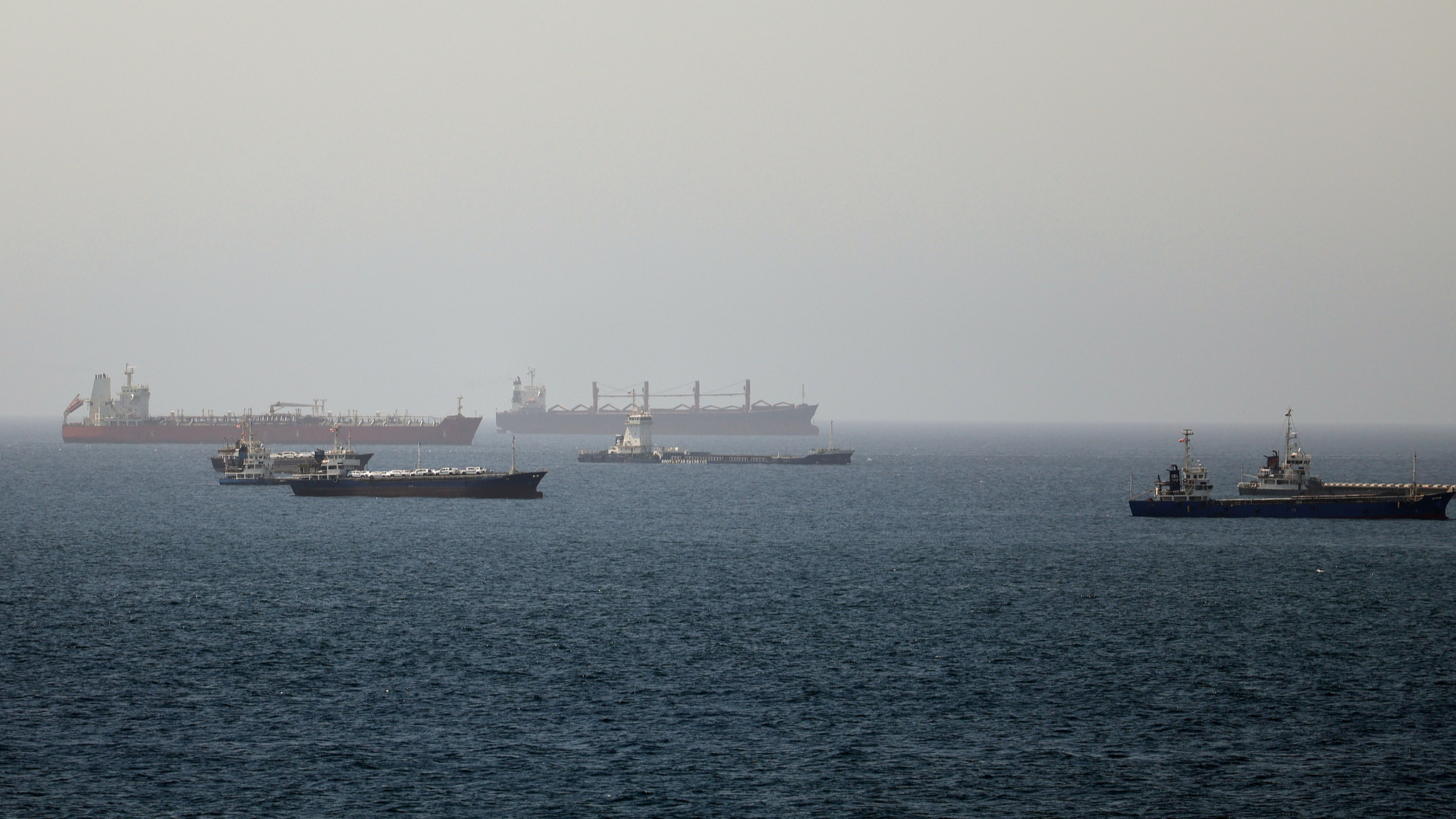 Chinese FM calls for early normalization of Hormuz shipping