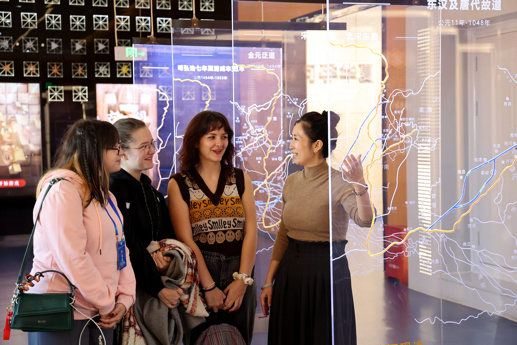 A Chinese teacher (R) explains the Yellow River civilization to French teenagers in Binzhou, east China's Shandong Province, Octobr 28, 2024. /VCG