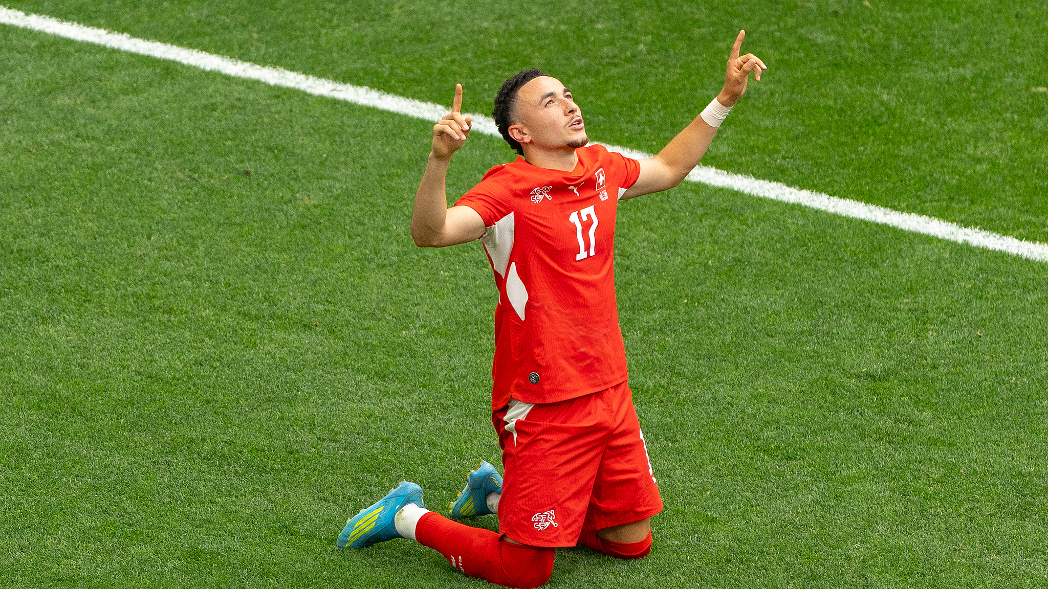Switzerland tops Group B with win over Canada to set up knockout clash