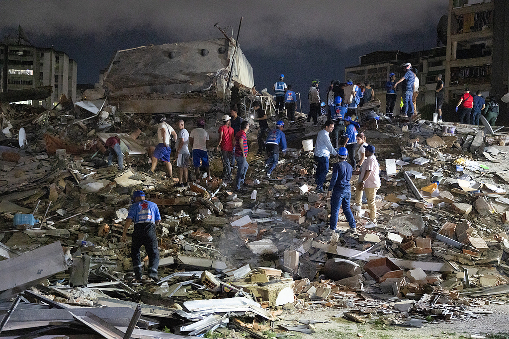 Rescue operations are underway after two powerful earthquakes, Caracas, Venezuela, June 24, 2026. /VCG