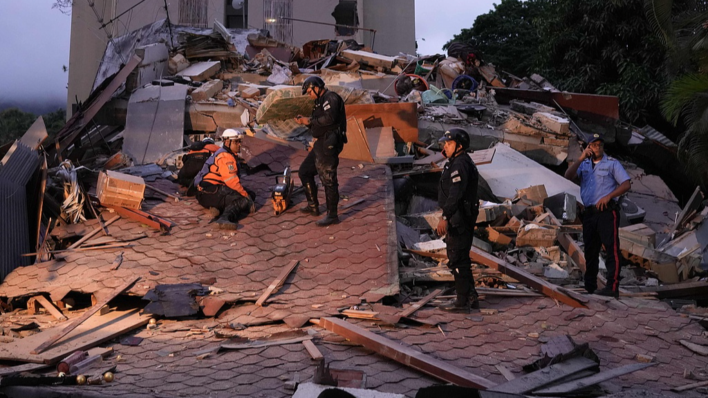 Buildings collapse as quake rocks north-central Venezuela