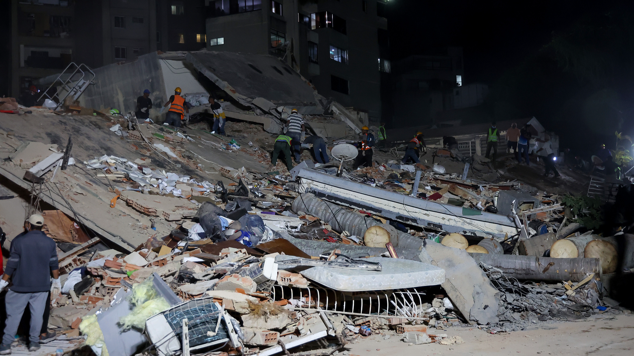 At least 32 dead, hundreds injured after powerful quakes in Venezuela