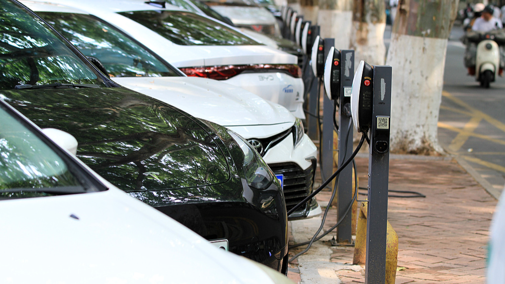 New energy vehicles charge at charging stations Huai'an, east China's Jiangsu Province, June 24, 2026. /VCG