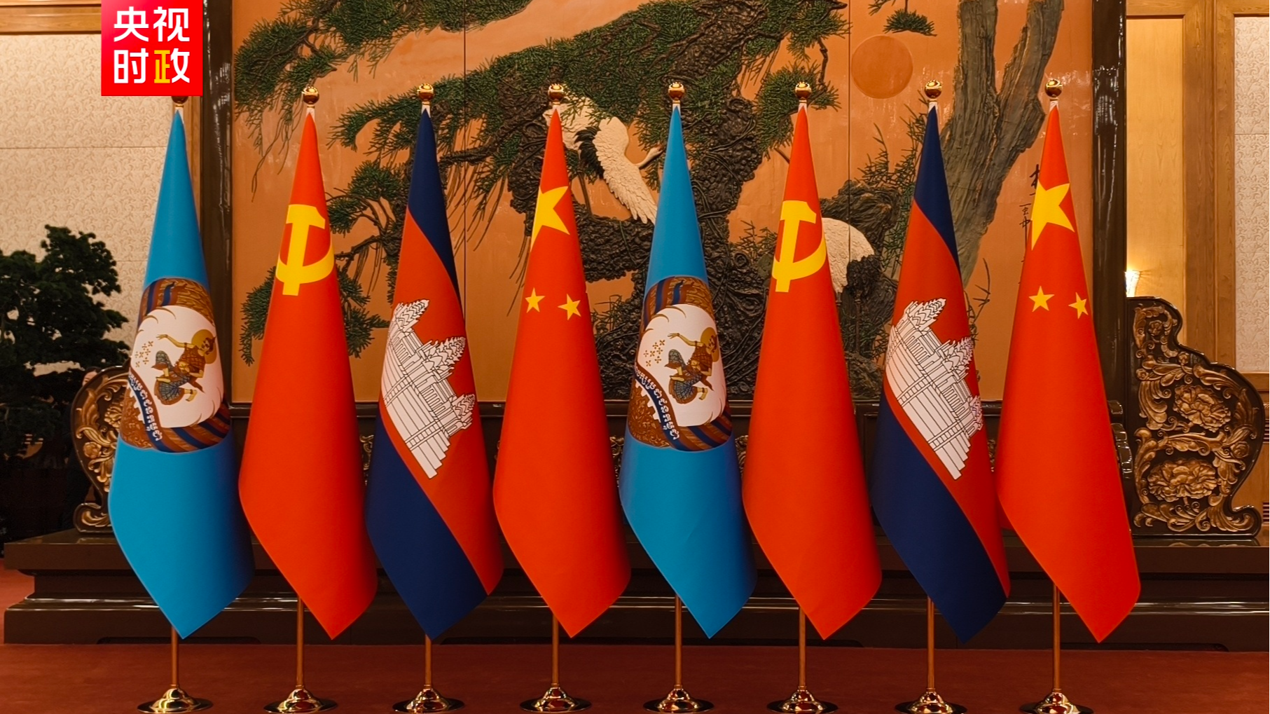 Xi meets with Hun Sen in Beijing