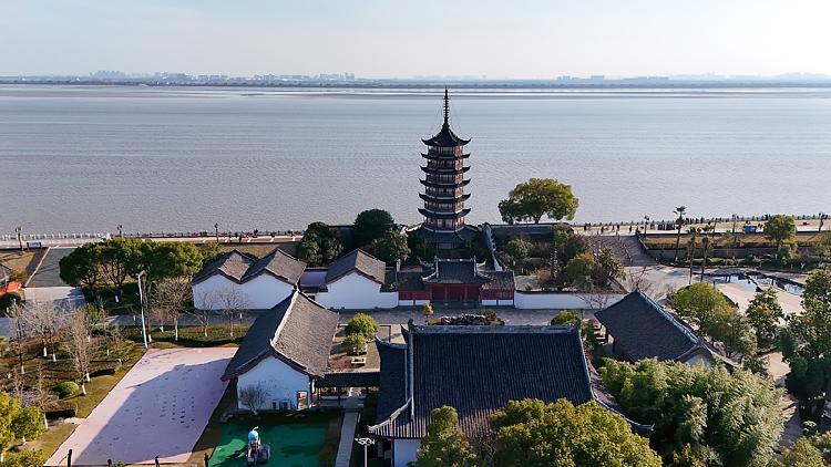 Live: Immersive coastal view of Haiyan's Guanhai Park