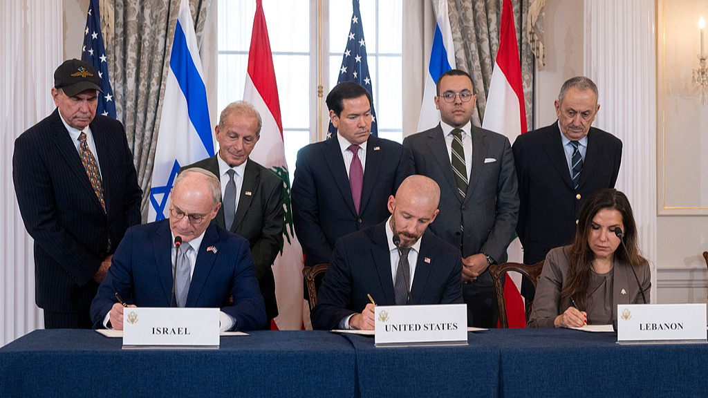 Israel's Ambassador to the US Yechiel Leiter (L), US State Department Counselor Daniel Holler (M), Lebanon's Ambassador to the US Nada Hamadeh (R) sign a framework agreement in Washington, US, June 26, 2026. /VCG