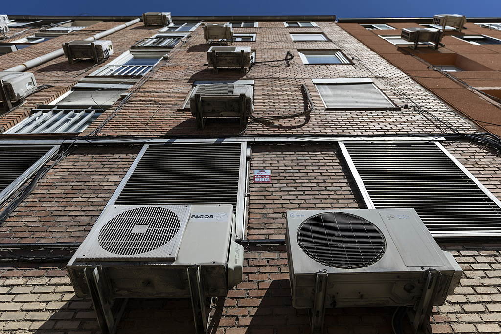 Air-conditioning units are installed on the exterior of an apartment building in Madrid, Spain, May 23, 2026. /CFP