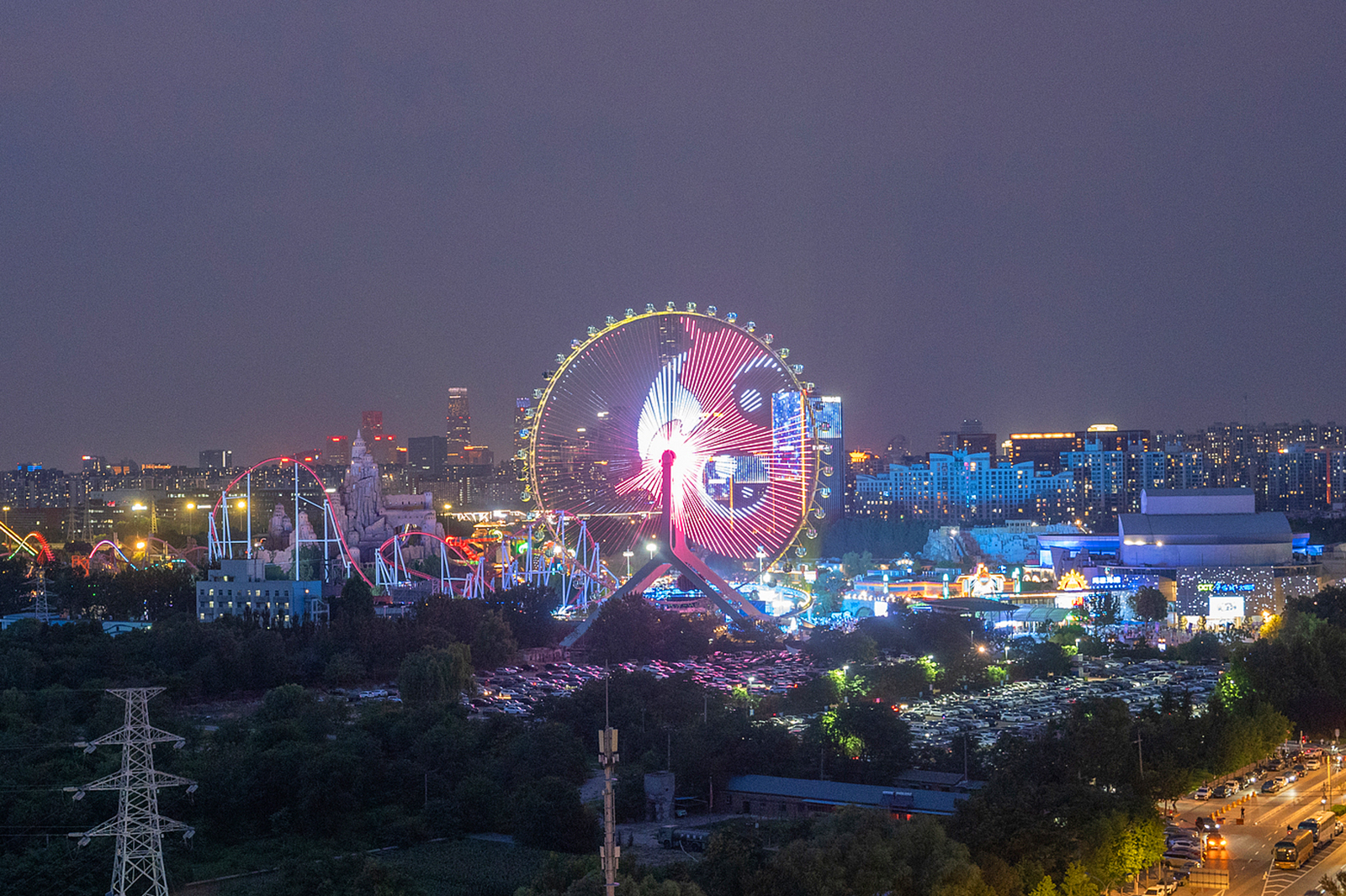 Beijing's tallest Ferris wheel is lit up in the evening at Beijing Happy Valley on June 27, 2026. /VCG