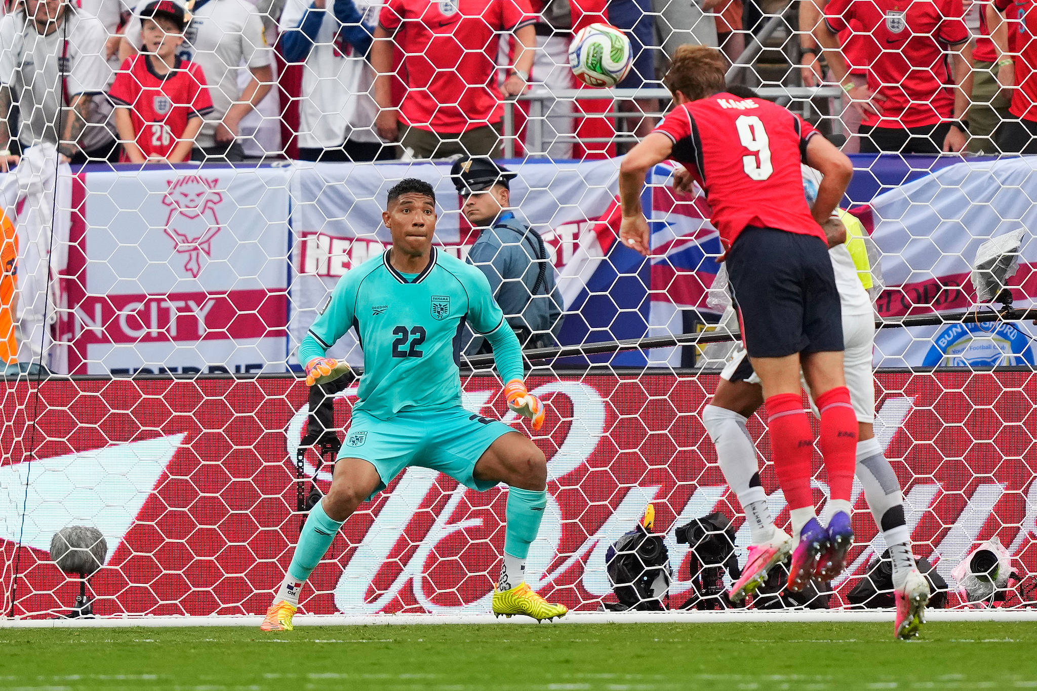 England striker Harry Kane (#9) scores with a header in the Group L match against Panama at the 2026 FIFA World Cup in East Rutherford, New Jersey, June 27, 2026. /VCG