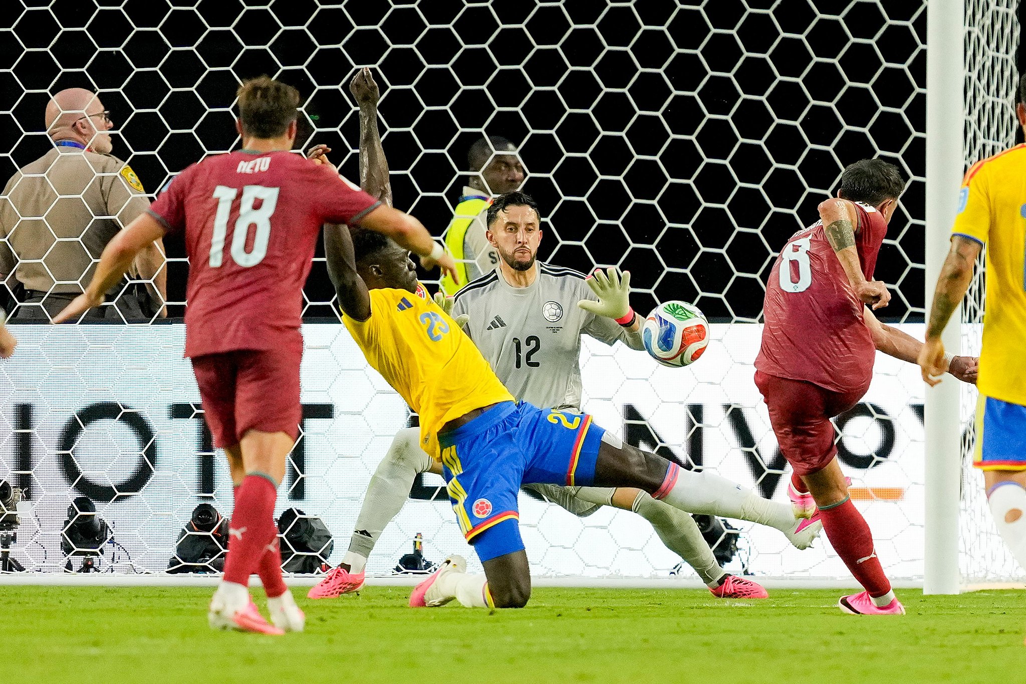 Portugal midfielder Bruno Fernandes shoots in the Group K match against Colombia at the 2026 FIFA World Cup in Miami, Florida, June 27, 2026. /VCG