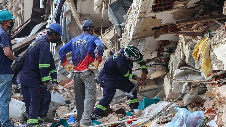 Death toll climbs to 1,430 in Venezuela quakes