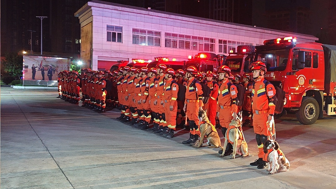 Firefighters prepare for deployment in Chengdu, southwest China's Sichuan Province, June 29, 2026, after a magnitude-5.5 earthquake struck Gaoxian County in Yibin City. /VCG