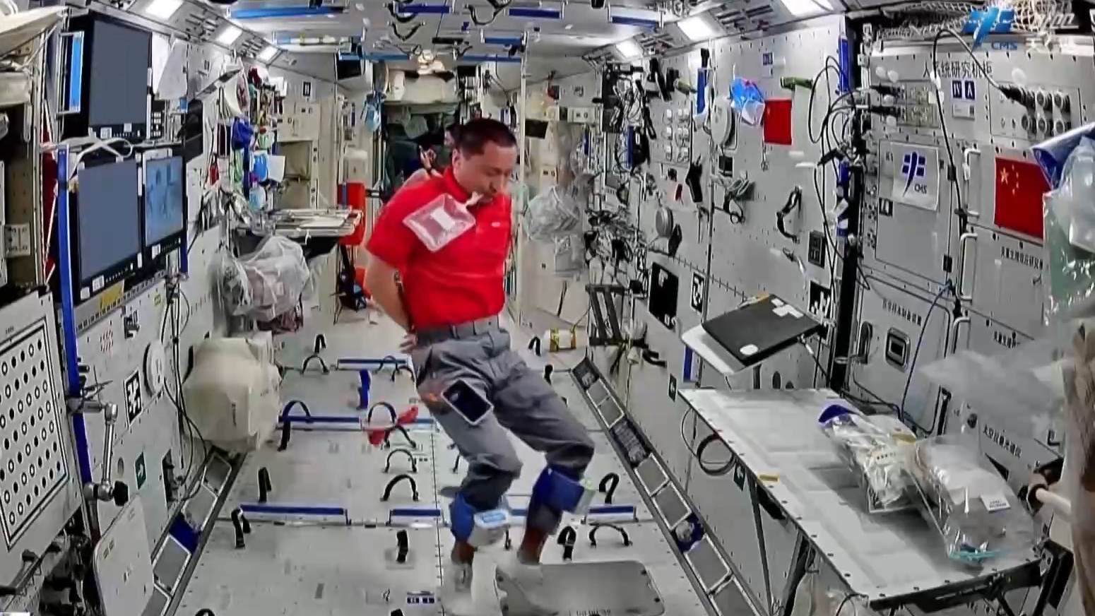 Zhu Yangzhu, mission commander of the Shenzhou-23 crew, conducting exercises. /CMG