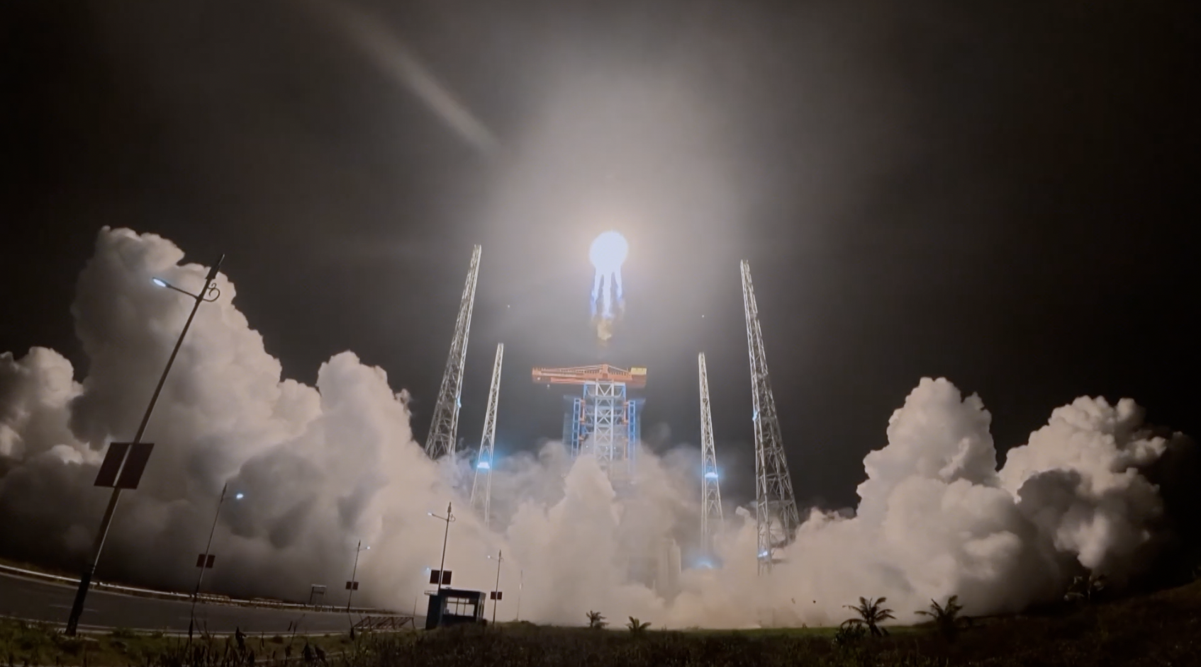 China's 15th five-year plan has called for continuing to construct a large satellite internet constellation./CMG