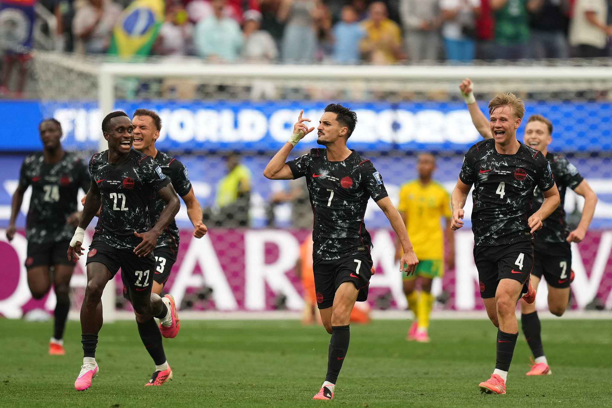 Stephen Eustaquio (#7) celebrates after scoring Canada's opening goal against South Africa in a FIFA World Cup round of 32 match in Inglewood, Los Angeles, California, June 28, 2026. /VCG