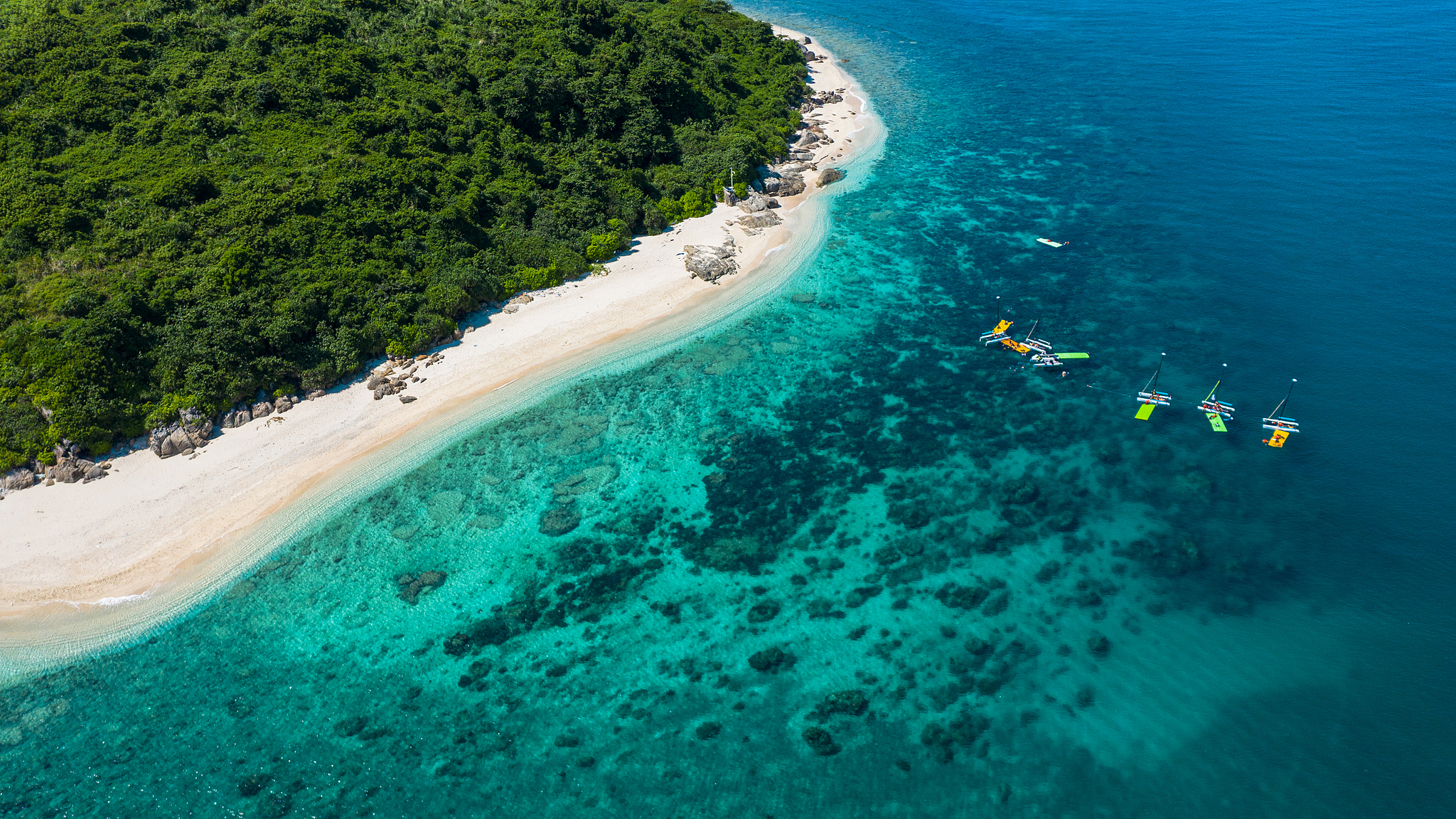 An aerial view of the Jiajing Island in Wanning, Hainan Province, south China. /VCG