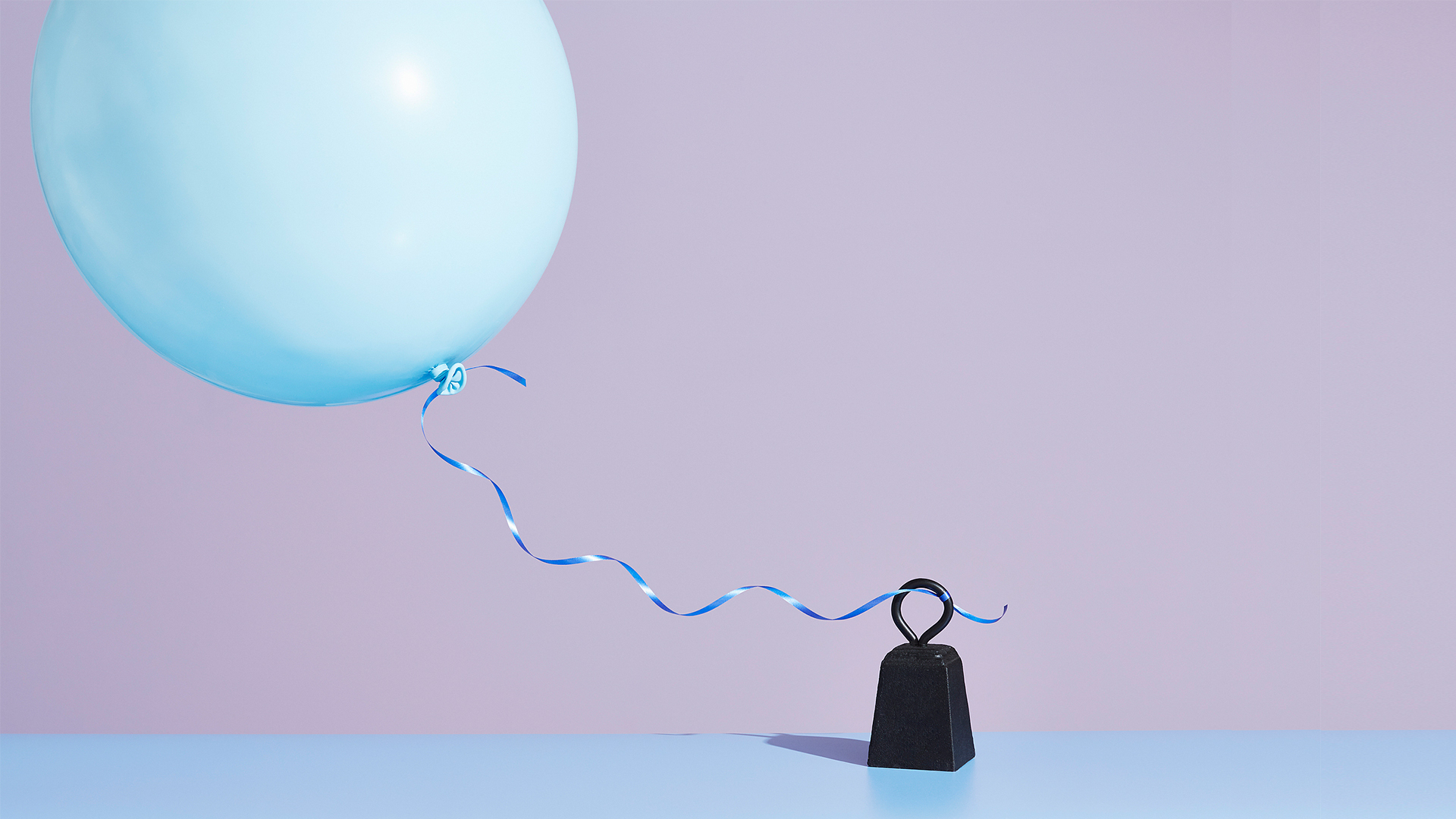 Filepic: A balloon and a metal weight. /VCG