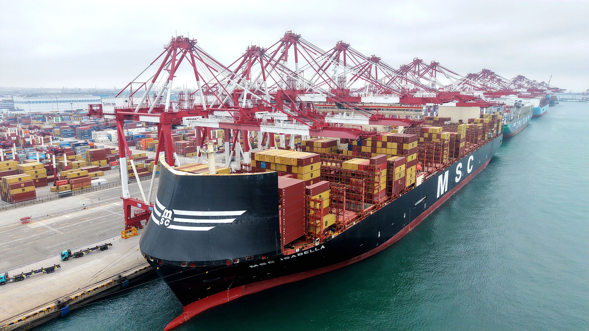 A cargo vessel loads and unloads foreign trade containers at Qingdao Port in Qingdao, east China's Shandong Province, June 30, 2026. /VCG