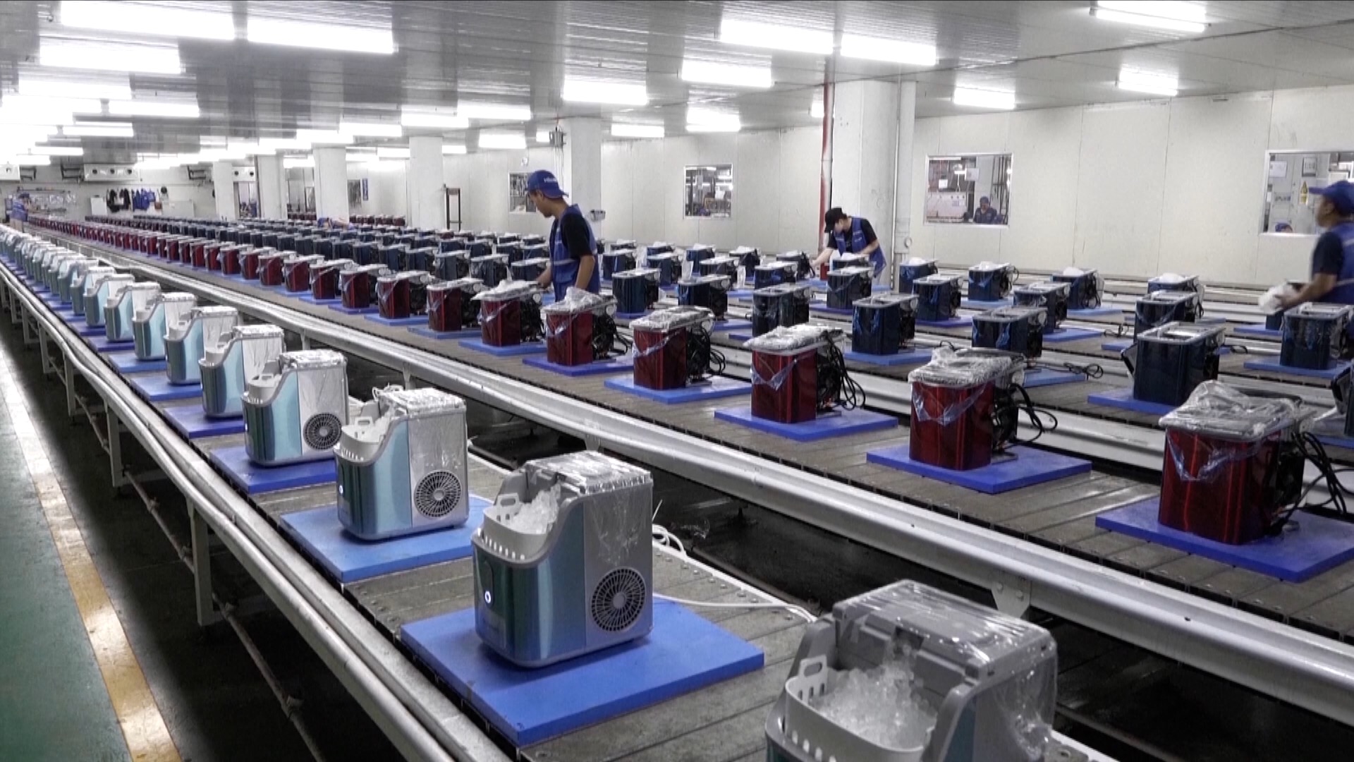 Production lines of ice maker are seen. /CCTV Plus