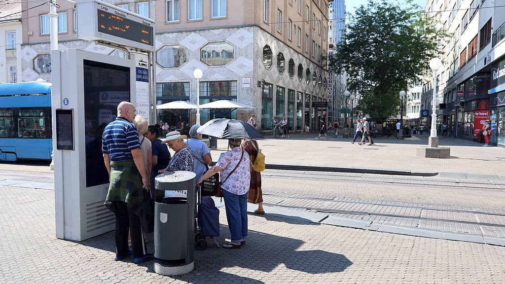 People in the shade amid heatwave with temperatures exceeding 38 degrees Celsius, Zagreb, Croatia, June 29, 2026. /VCG