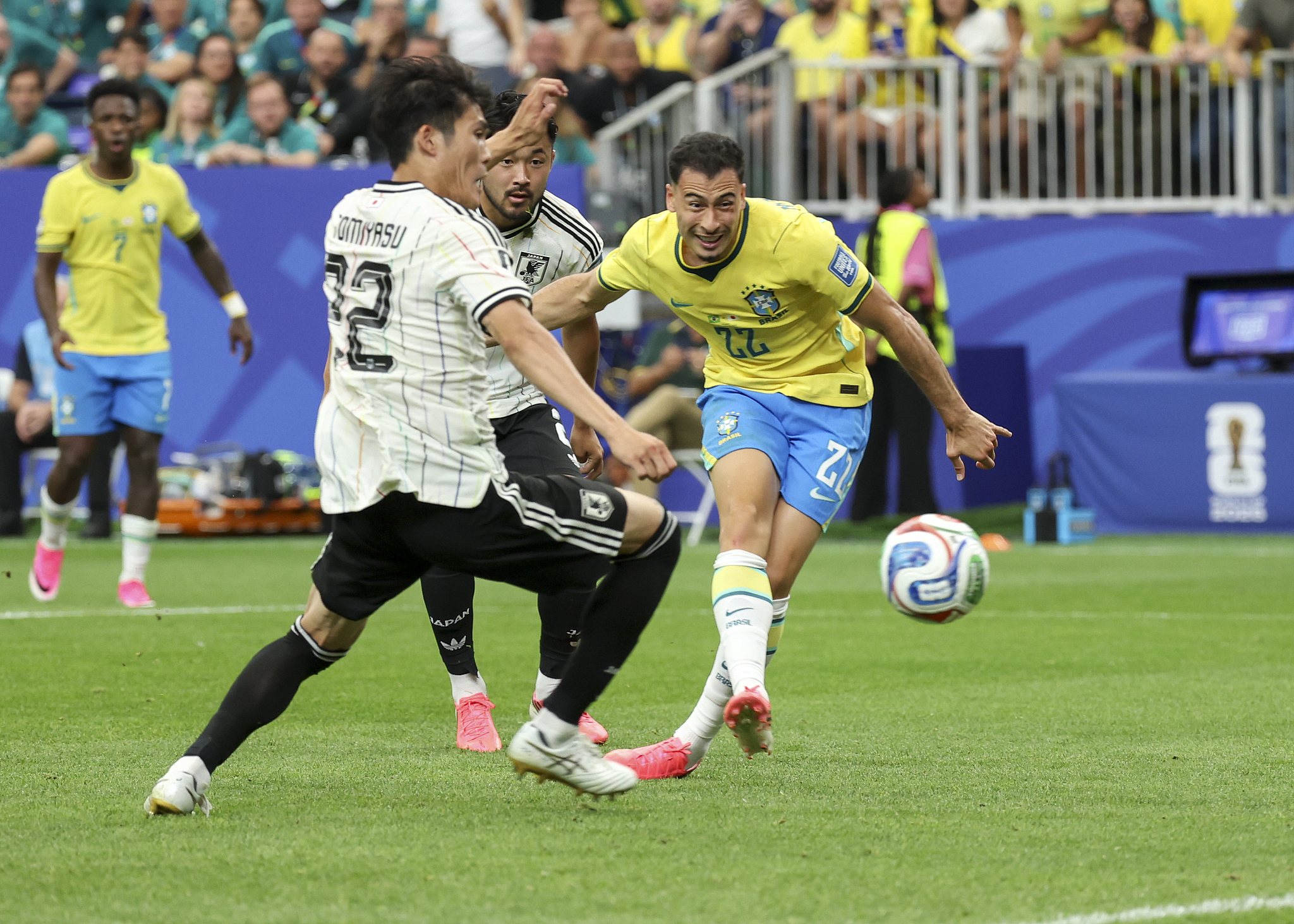 Brazil striker Gabriel Martinelli (#22) shoots to score a goal in the round-of-32 match against Japan at the 2026 FIFA World Cup in Houston, Texas, June 29, 2026. /VCG