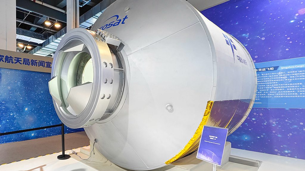 A 1:1 scale model of China's Qingzhou cargo spacecraft. /VCG