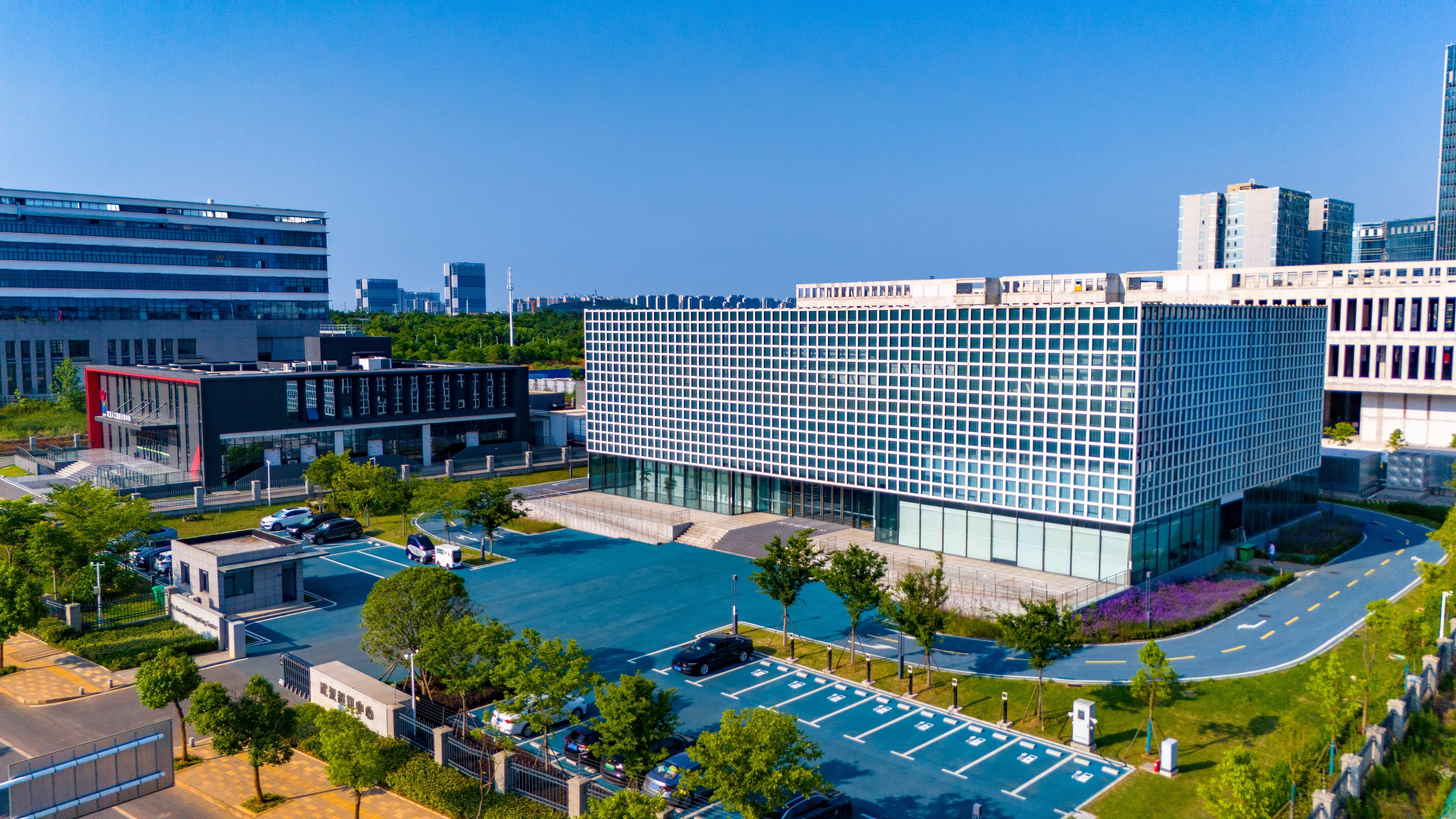 An aerial view of the Wuhan Supercomputing Center and the Wuhan Artificial Intelligence Computing Center in Wuhan, central China's Hubei Province, June 19, 2024. /VCG
