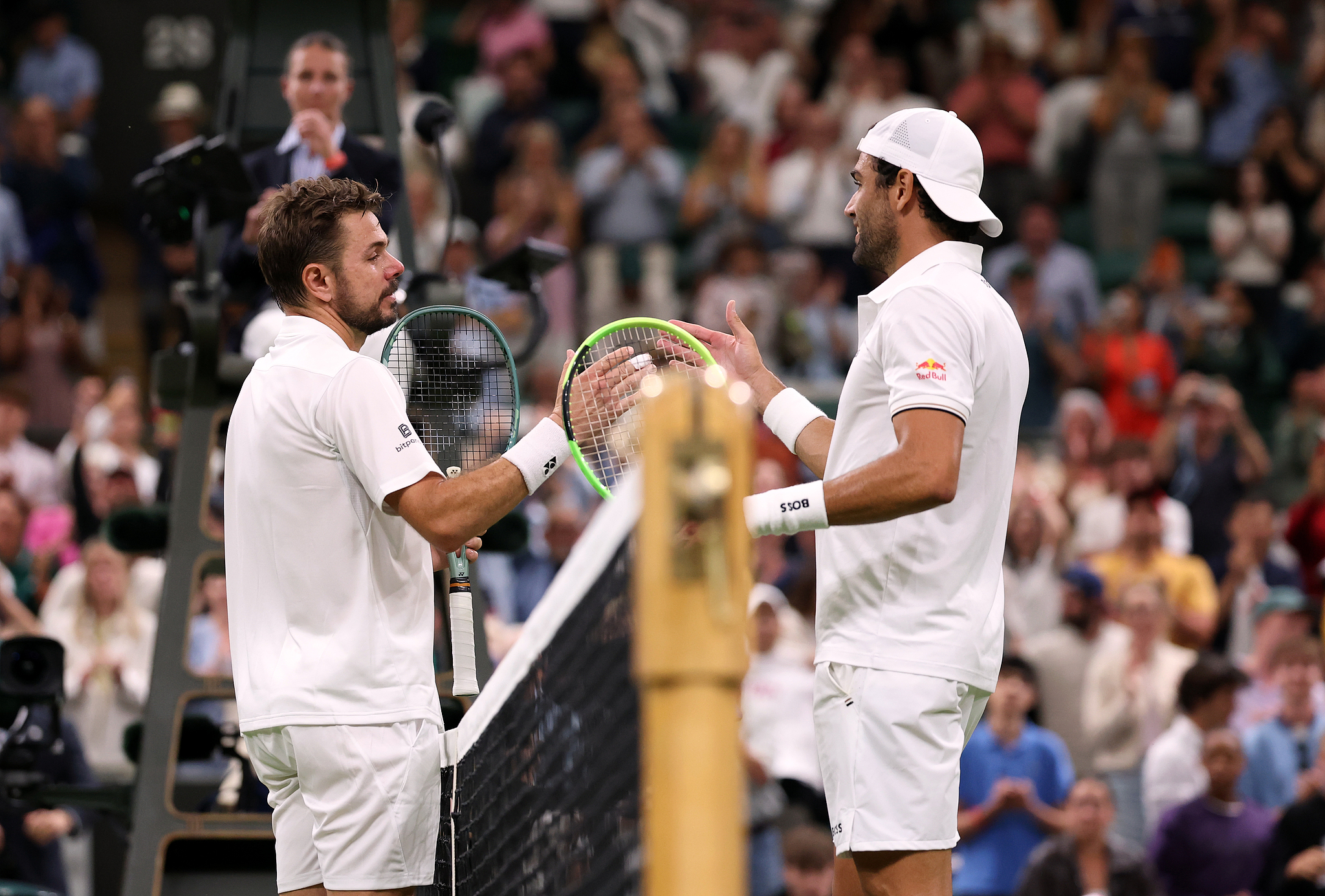 Switzerland's Stan Wawrinka (L) shakes hands with Italy's Matteo Berrettini after their men's singles first-round match at the Wimbledon Championships at the All England Lawn Tennis and Croquet Club in London, England, June 30, 2026. /VCG