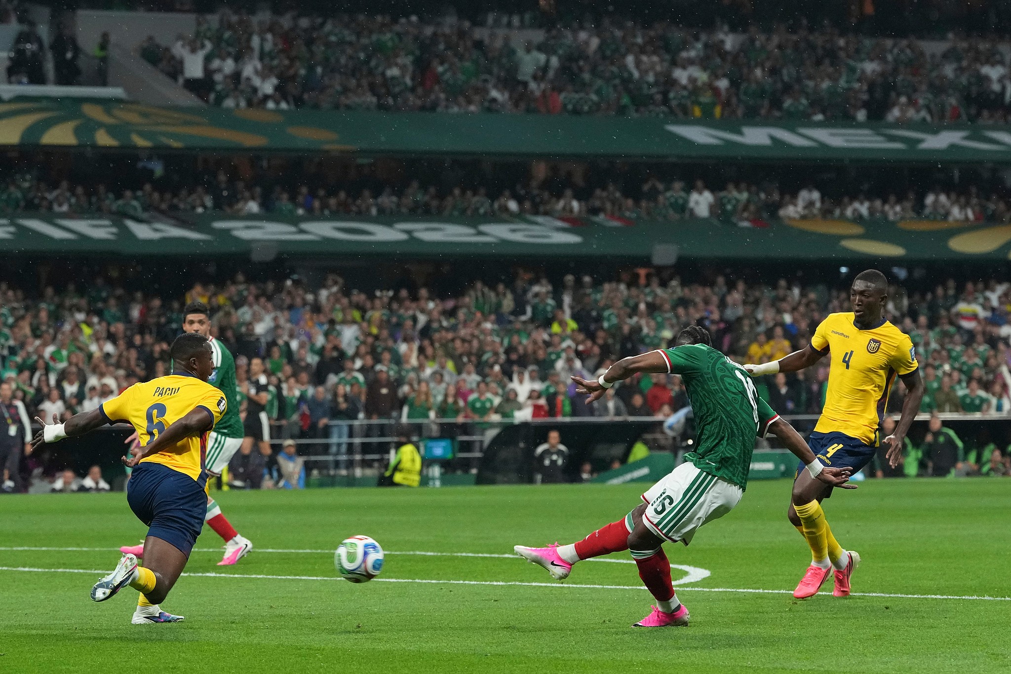 Mexico striker Julian Quinones (#16) shoots to score a goal in the round-of-32 match against Ecuador at the 2026 FIFA World Cup in Mexico City, Mexico, June 30, 2026. /VCG