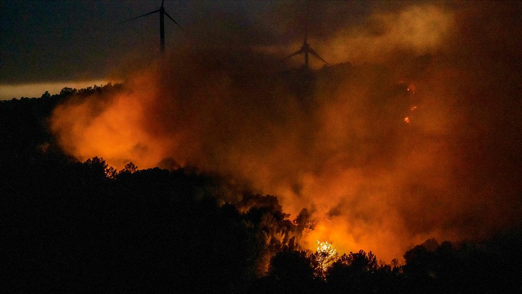 A wildfire next to wind turbines in Pouzols-Minervois, Aude department, France, July 1, 2026. /VCG