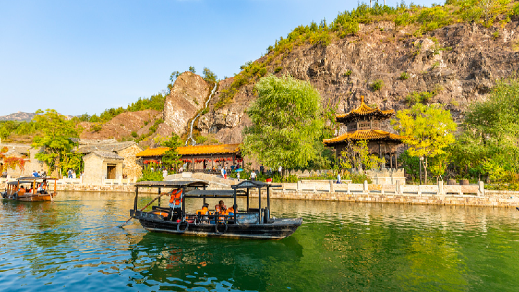 Live: Exploring Gubei Water Town beneath the Great Wall – Ep. 2