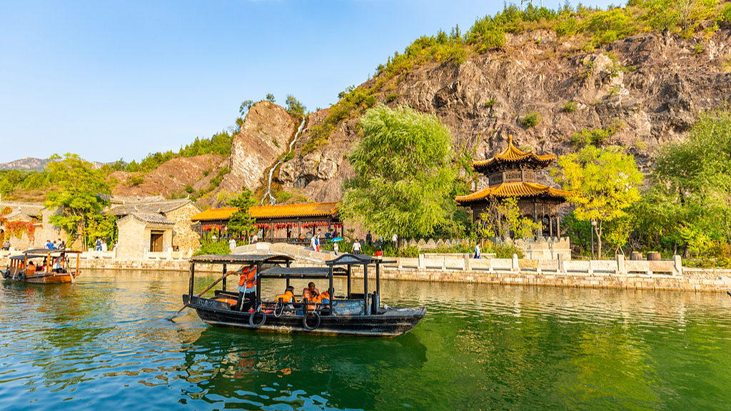 Live: Exploring Gubei Water Town beneath the Great Wall – Ep. 2