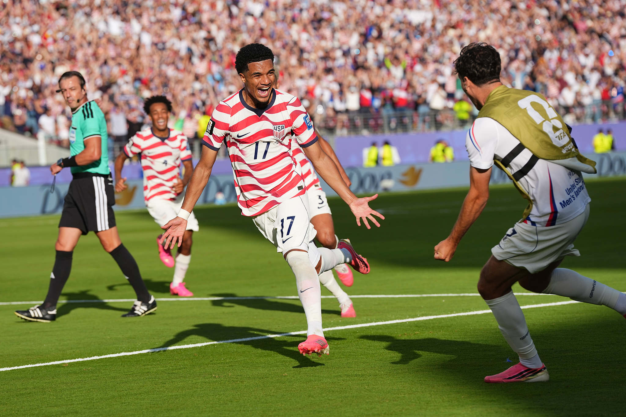 USA midfielder Malik Tillman (#17) celebrates with winger Giovanni Reyna (R) after scoring against Bosnia and Herzegovina in a 2026 FIFA World Cup round of 32 match in Santa Clara, California, July 1, 2026. /VCG