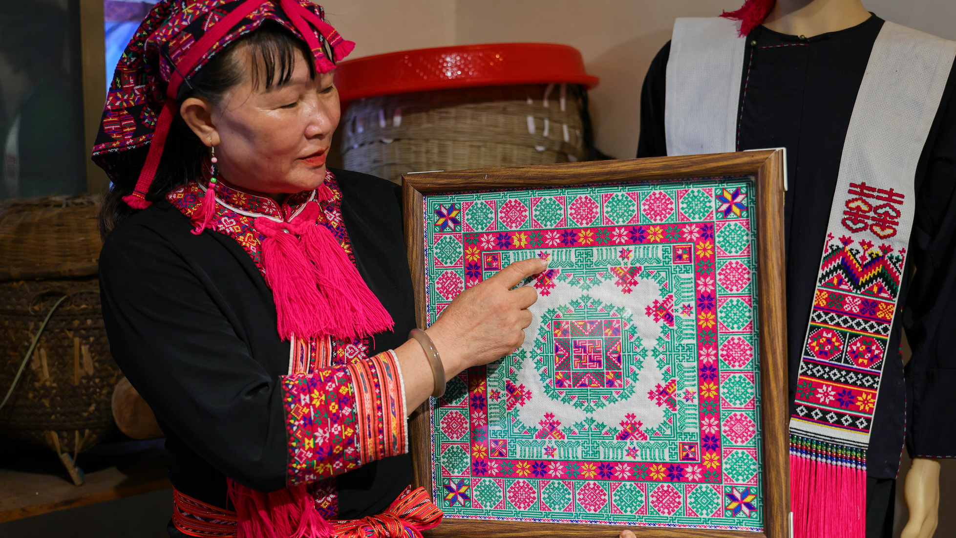 Centuries-old Miao embroidery finds new life in Hainan