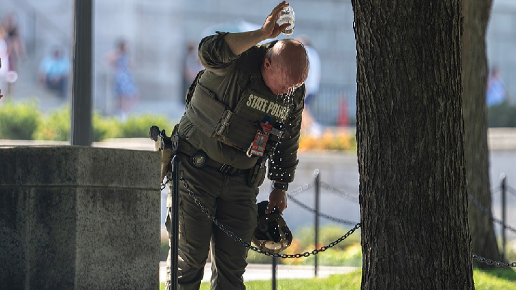 Dangerous heat wave threatens US Fourth of July celebrations
