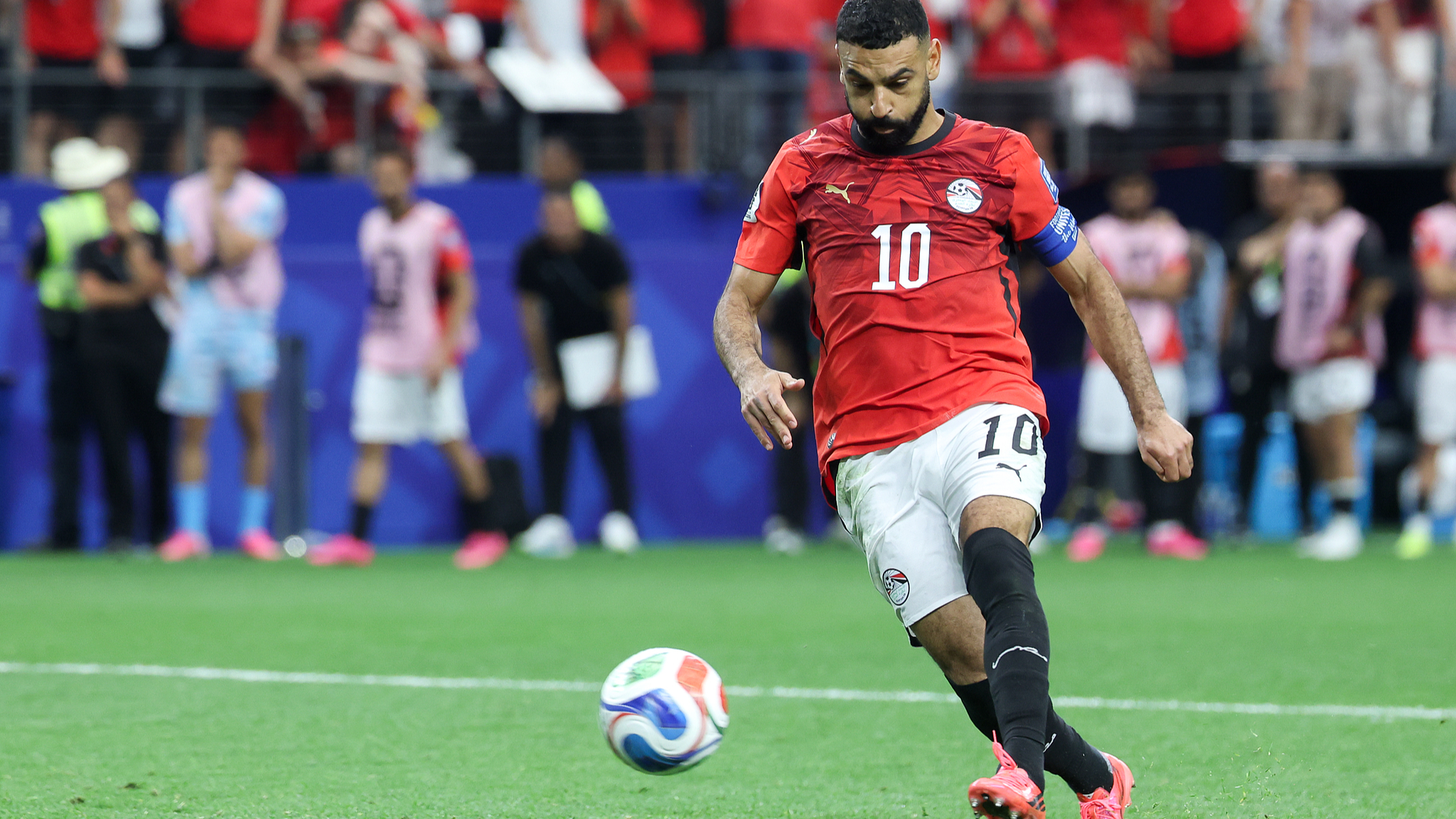 Egypt edges Australia to reach last 16 at World Cup, Colombia advances