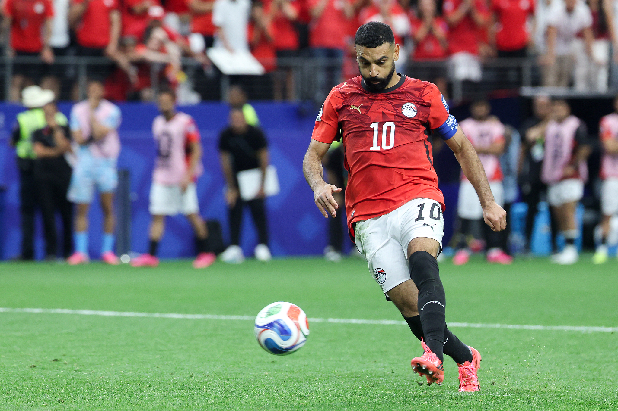 Egypt's Mohamed Salah converts a penalty kick during a shootout against Australia in a 2026 FIFA World Cup round of 32 match in Arlington, Texas, United States, July 3, 2026. /VCG