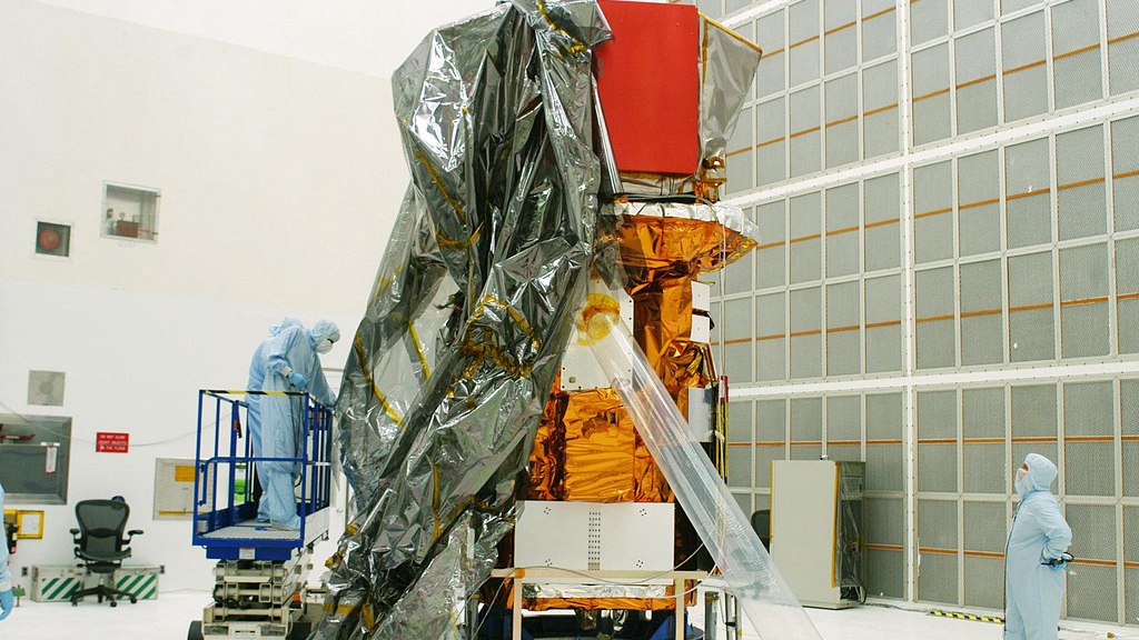 NASA launches robotic mission to save space telescope