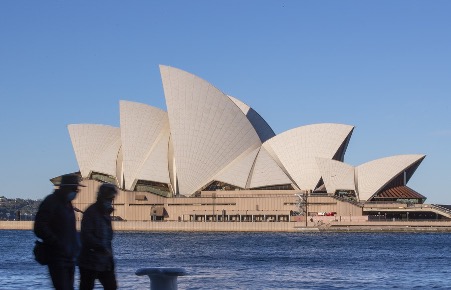 People walk near Sydney Opera House in Sydney, Australia, Auguest 4, 2021. /Xinhua