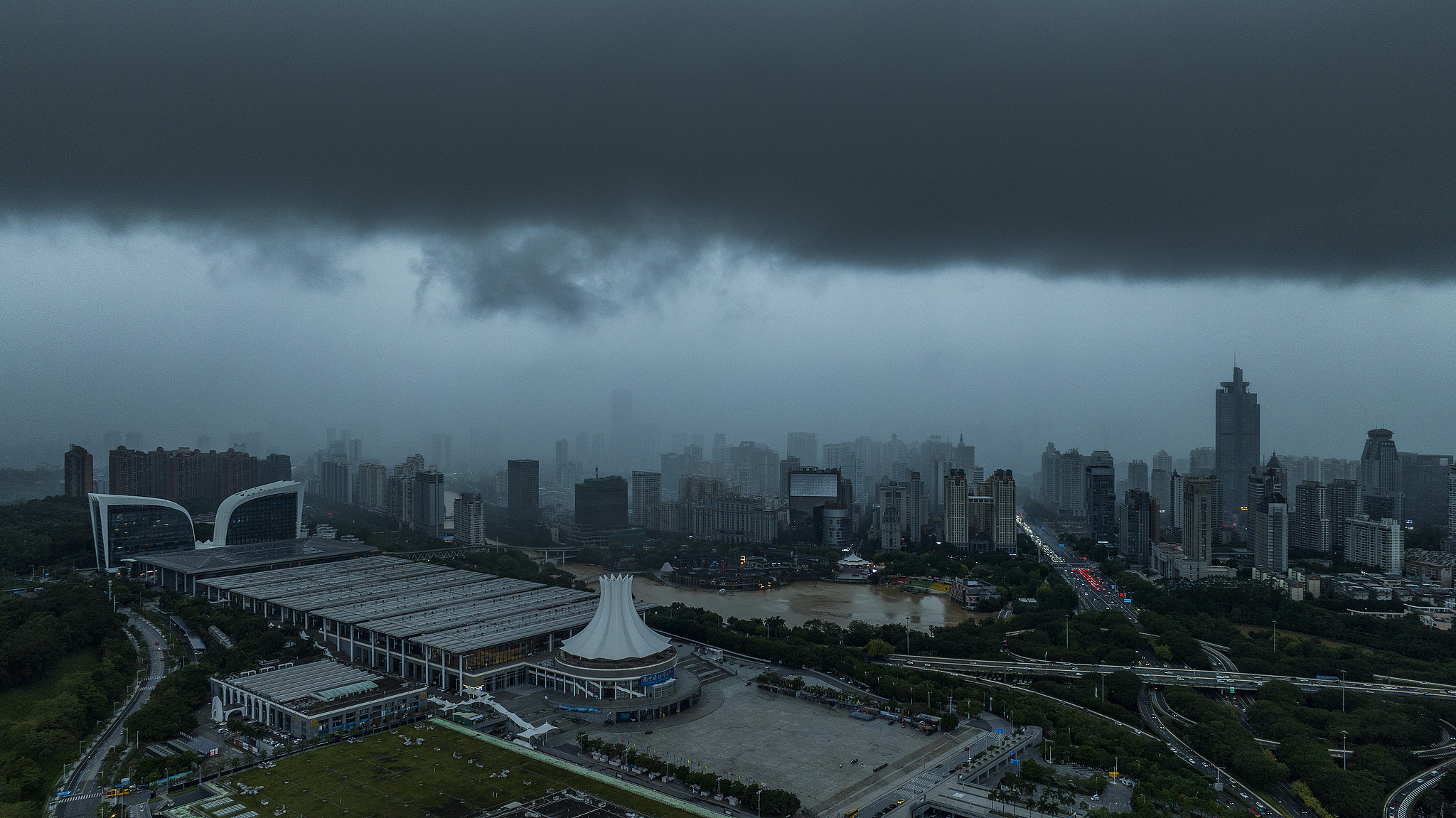 Dark clouds gather over Nanning, south China's Guangxi Zhuang Autonomous Region, ahead of heavy rainfall brought by Typhoon Maysak, July 6, 2026. /VCG