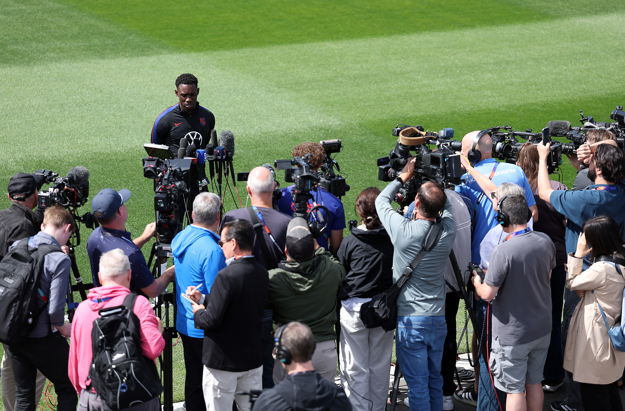 Folarin Balogun of the United States talks to the media before a training session for the 2026 World Cup at Husky Soccer Stadium in Seattle, Washington state, US, July 3, 2026. /VCG