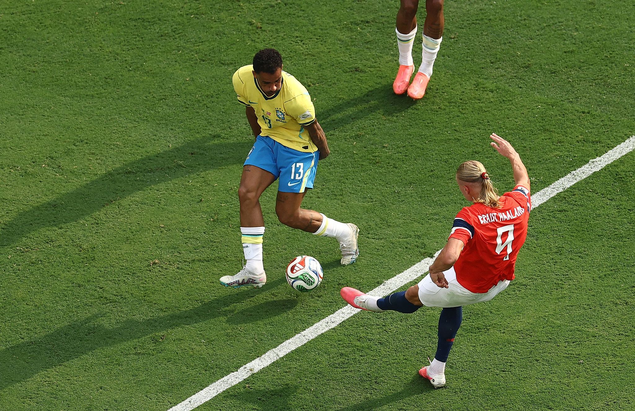 Norway striker Erling Haaland (#9) shoots to score a goal in the round-of-16 match against Brazil at the 2026 FIFA World Cup in East Rutherford, New Jersey, July 5, 2026. /VCG