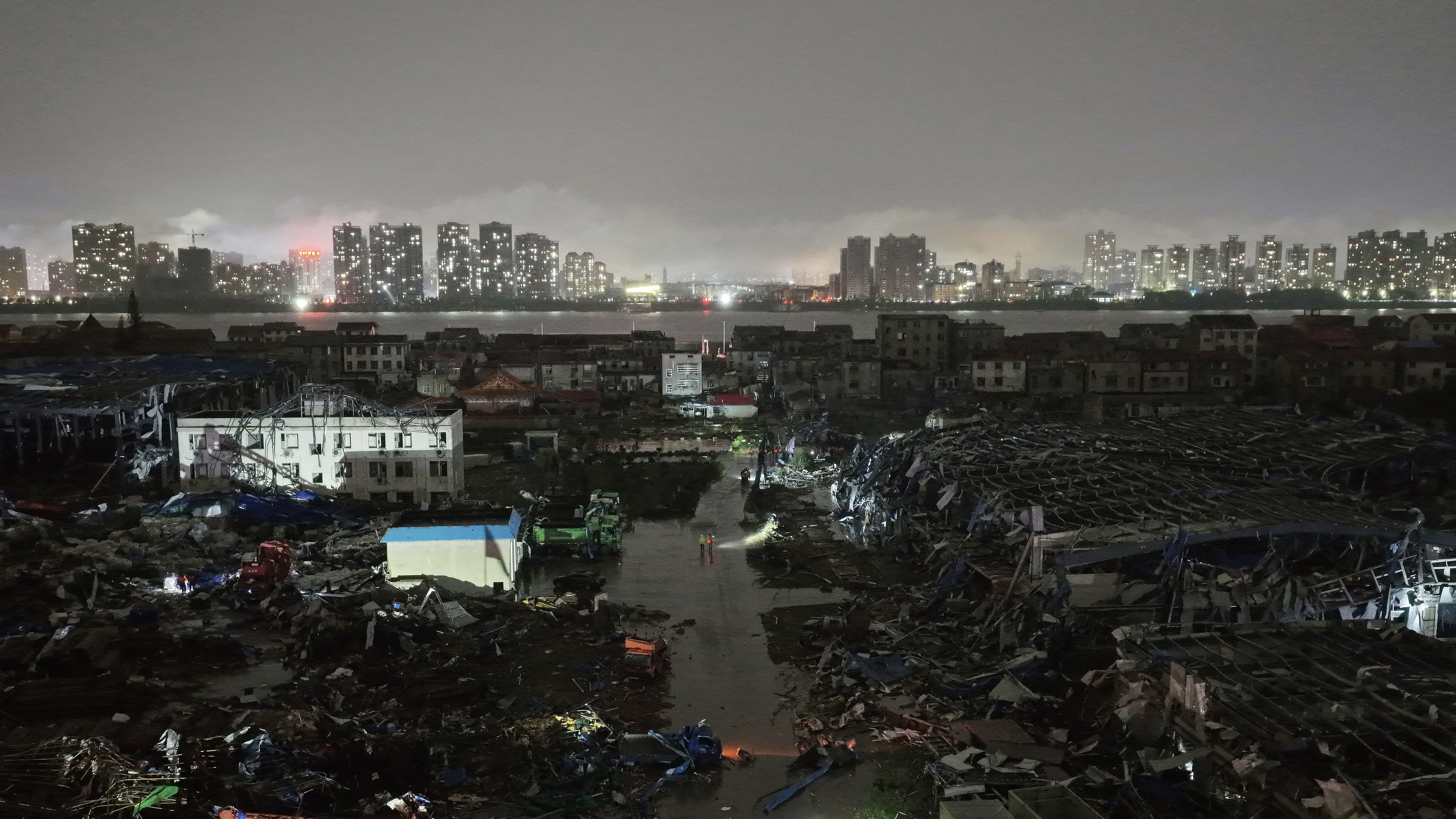 Rare tornadoes hit Hubei as experts explain unusual conditions