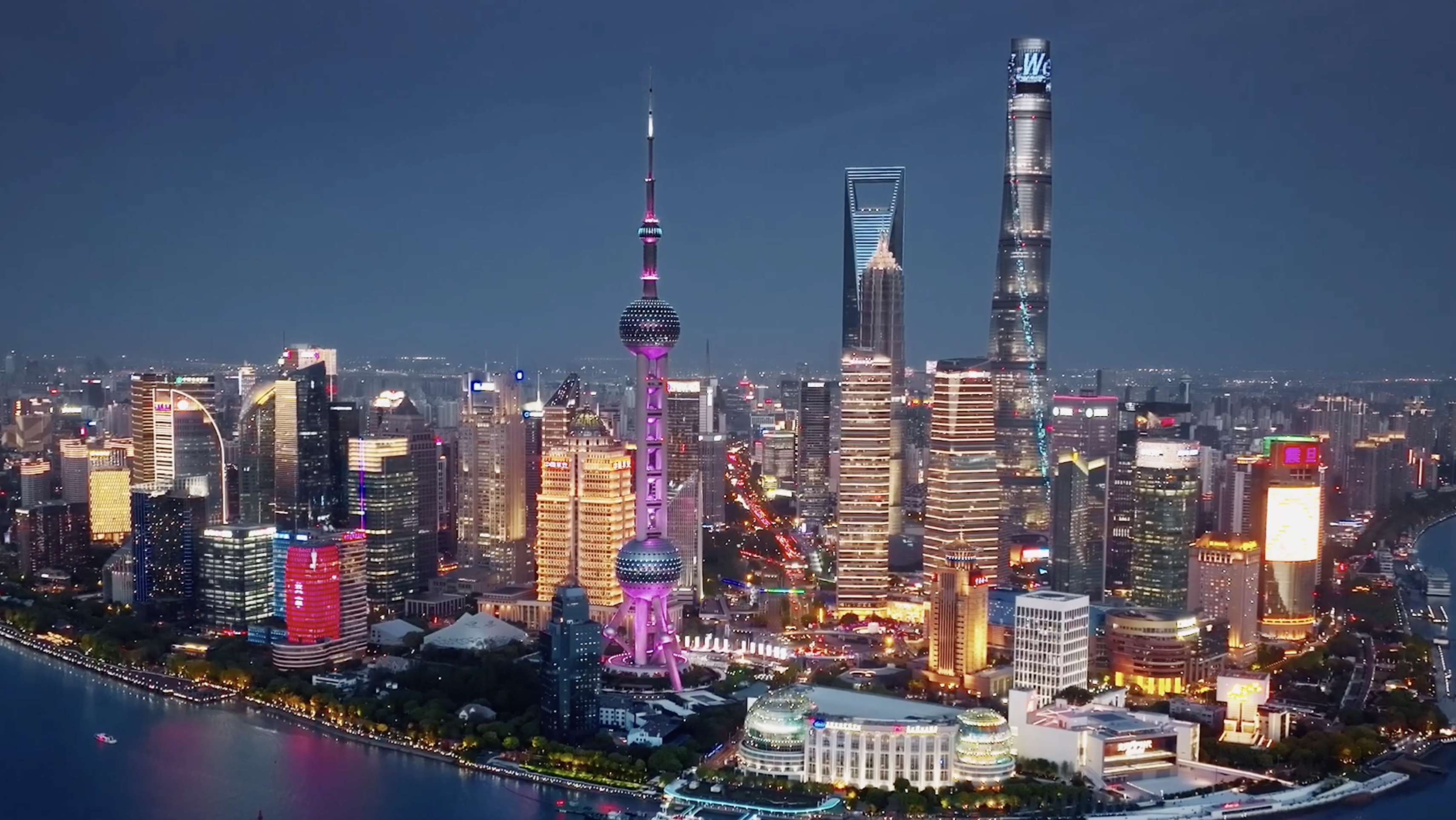 Shanghai's summer boom: A new landmark & a tourist surge