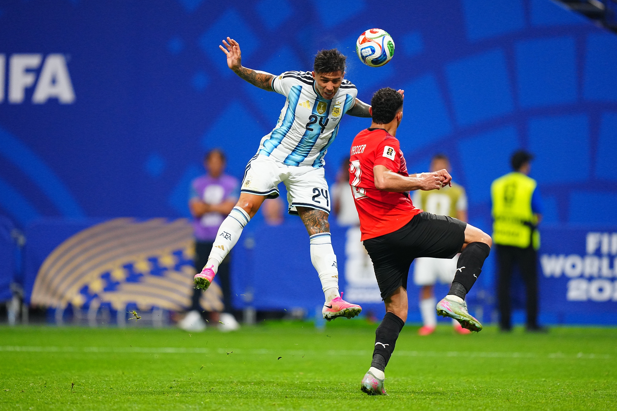 Argentina midfielder Enzo Fernandez (#24) scores with a header against Egypt in a round of 16 match at the 2026 FIFA World Cup in Atlanta, Georgia, USA, July 7, 2026. /VCG