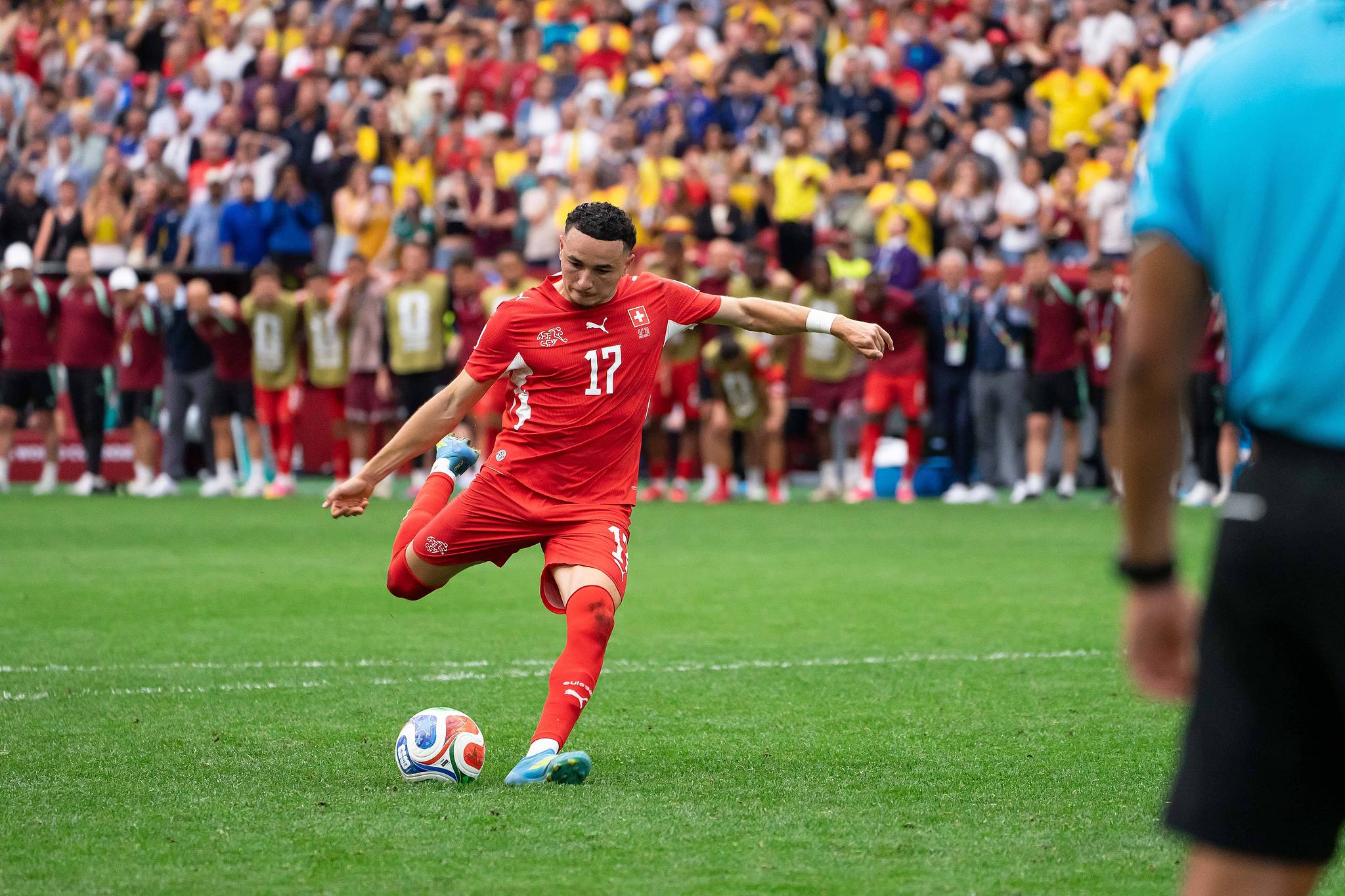 Switzerland midfielder Ruben Vargas scores on a penalty kick against Colombia in a round of 16 match at the 2026 FIFA World Cup in Vancouver, British Colombia, Canada, July 7, 2026. /VCG