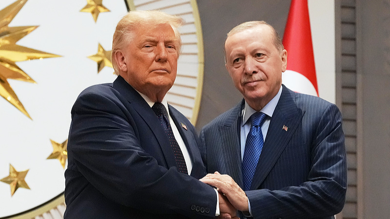 US President Donald Trump shakes hands with Turkish President Recep Tayyip Erdogan upon arriving for the NATO summit in Ankara, Türkiye, July 7, 2026. /VCG