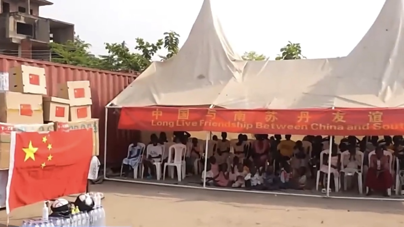 Chinese peacekeeping infantry battalion personnel provide humanitarian assistance, including donations of supplies and free medical consultations in Juba, South Sudan. /CMG