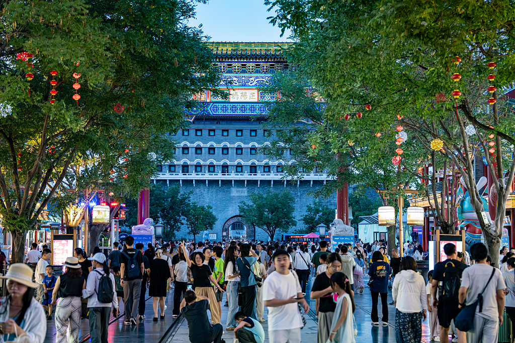 Tourists crowd Qianmen Street in Beijing during the summer travel peak on July 6, 2026. /VCG