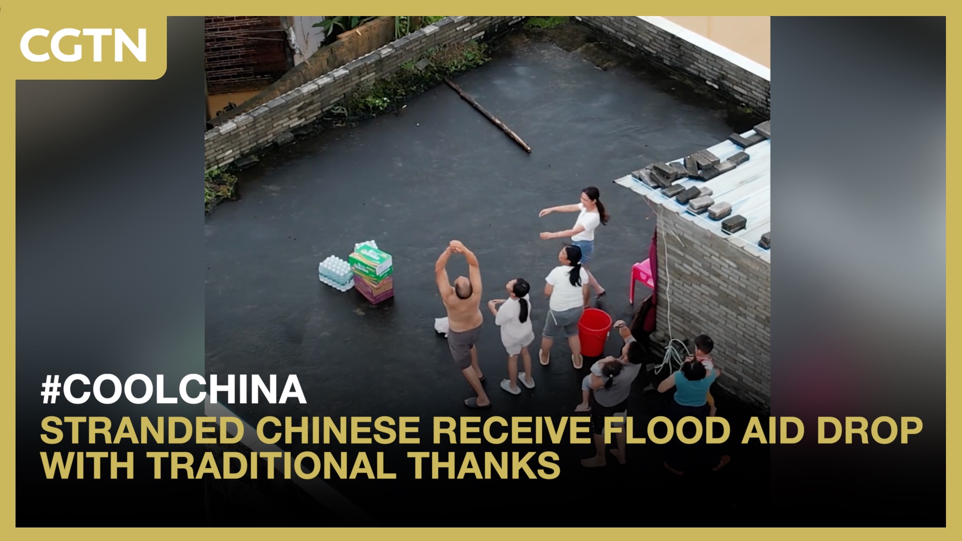 Stranded Chinese receive flood aid drop with traditional thanks